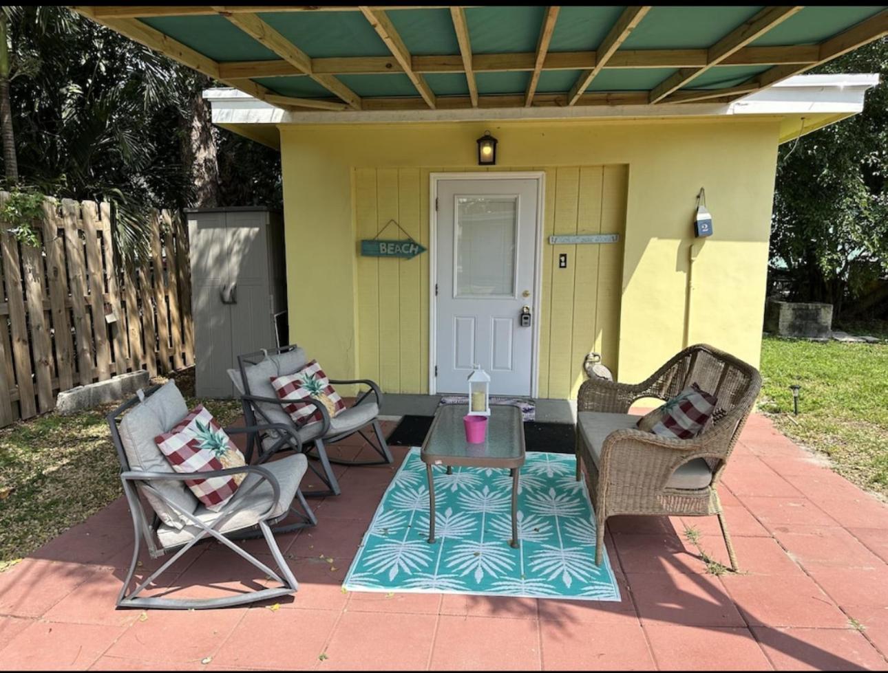 Cozy Retreat: 3-Bedroom House & Cottage with Outdoor Oasis Lake Worth Beach Exterior photo